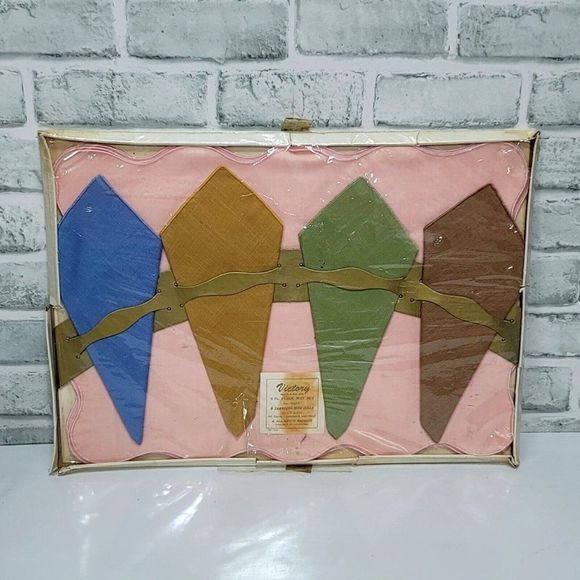 Vintage Set of 4 Cotton Placemats & 4 Napkins Victory Lunch Set NOS Mid Century - Picture 1 of 4